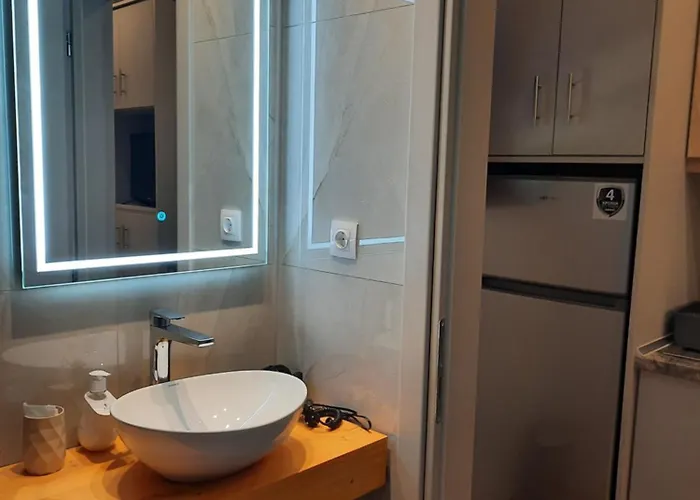 Anestis * Торони